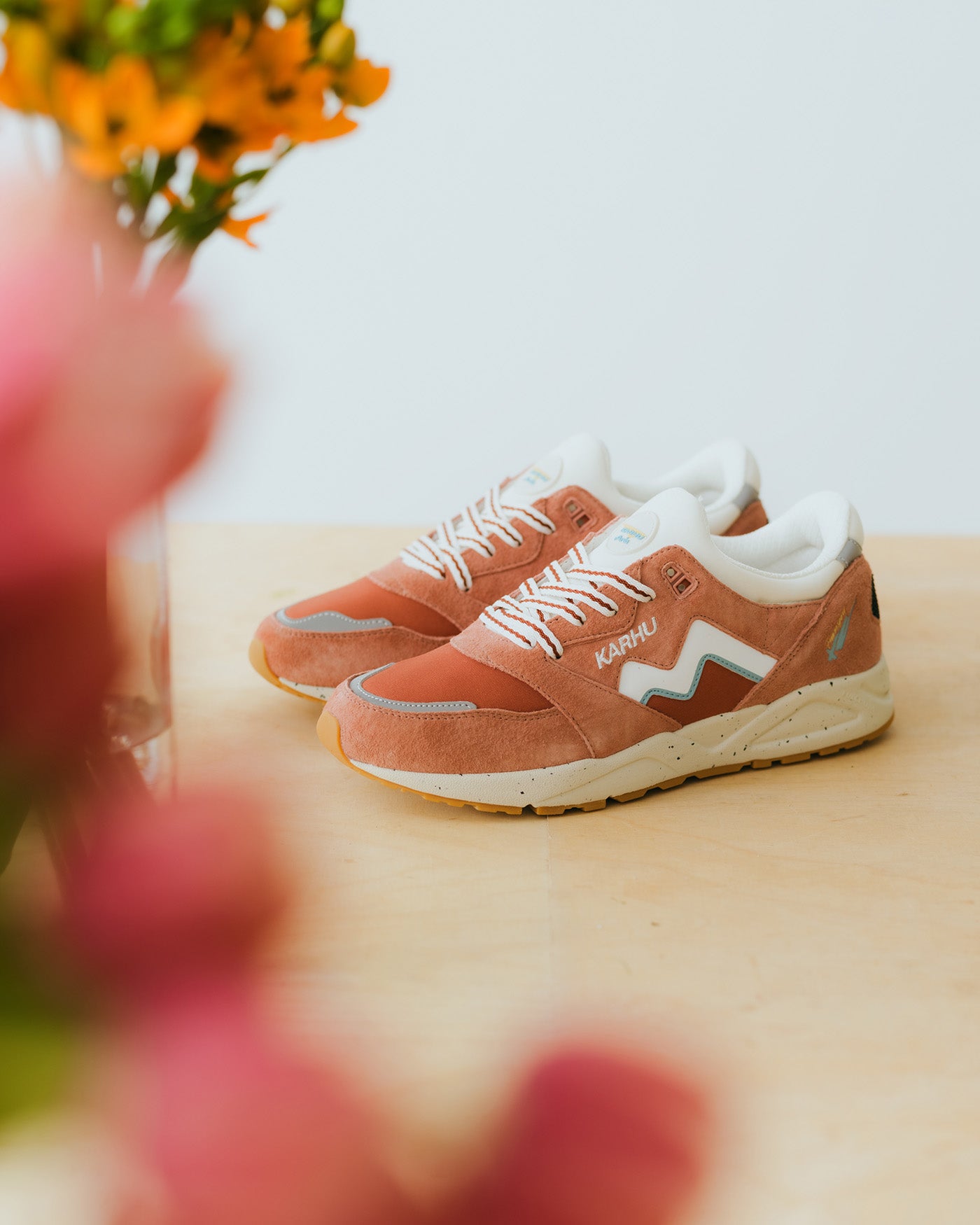 ARIA 95 - LIGHT MAHOGANY / WHITE