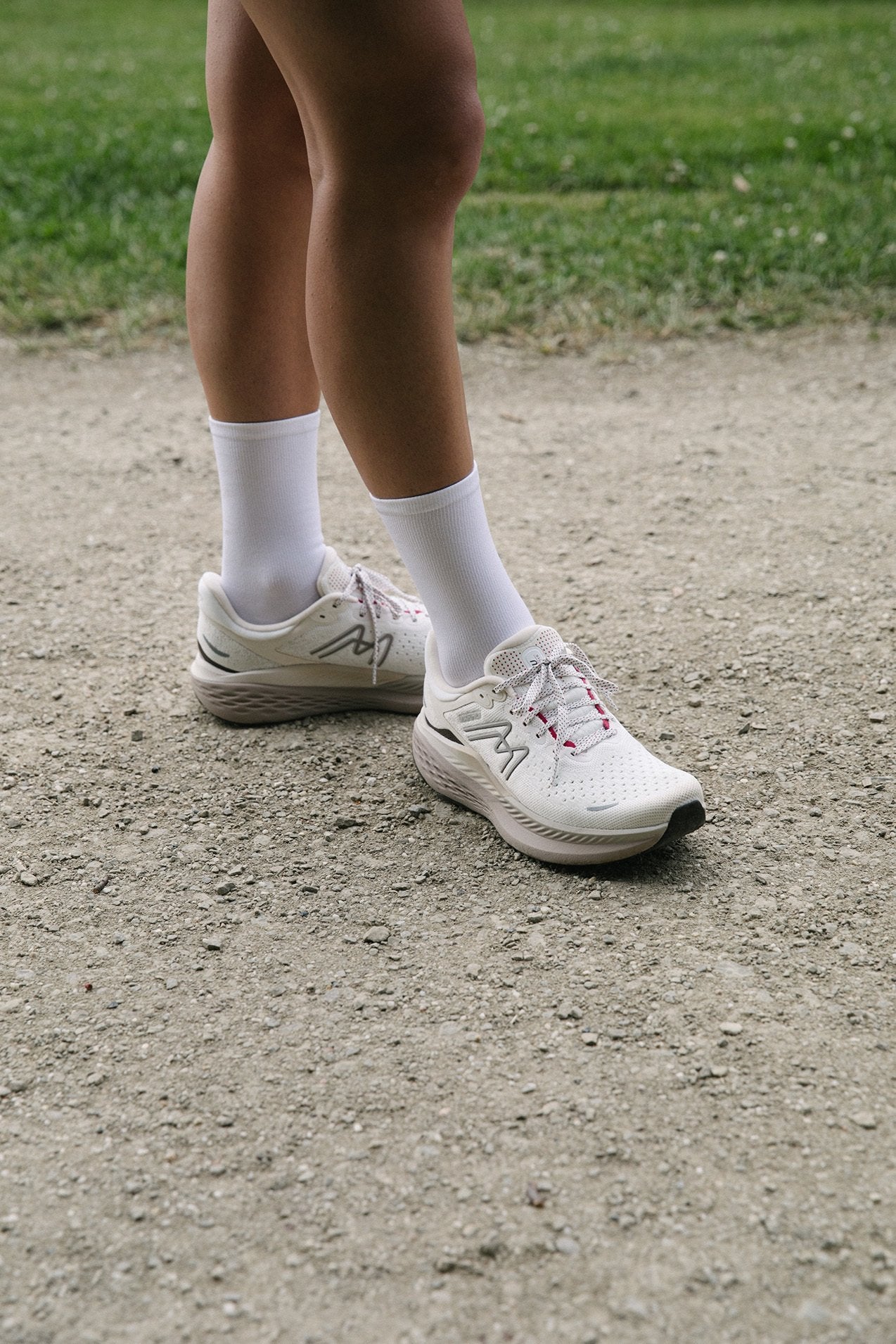 WOMEN'S MESTARI RUN 1.5 - WHITE / PASTEL PARCHMENT