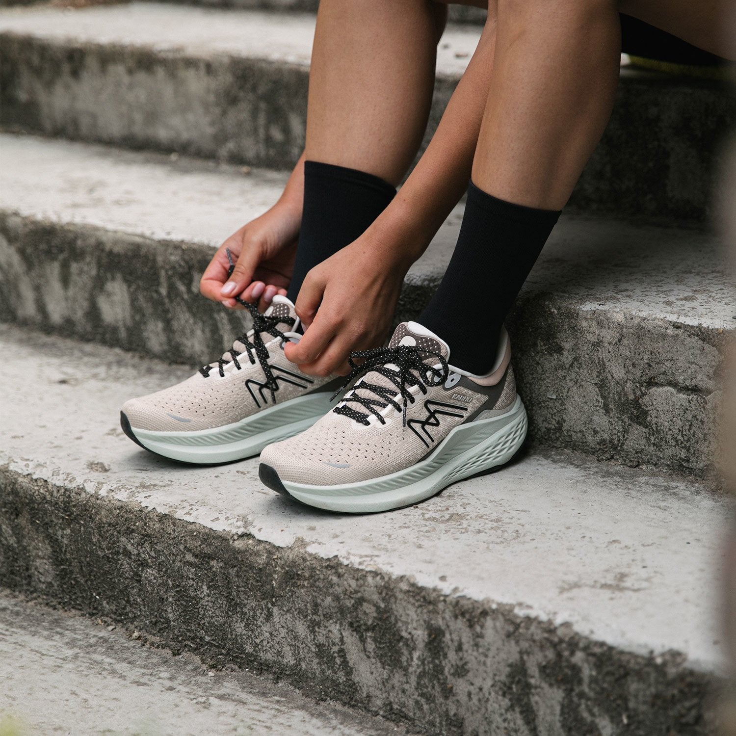 WOMEN'S MESTARI RUN 1.5 - DOESKIN / PALE AQUA