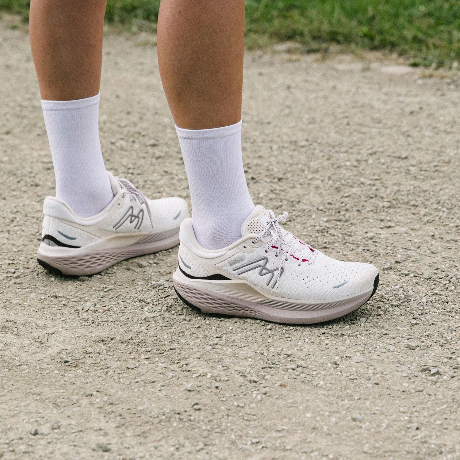 WOMEN'S MESTARI RUN 1.5 - WHITE / PASTEL PARCHMENT