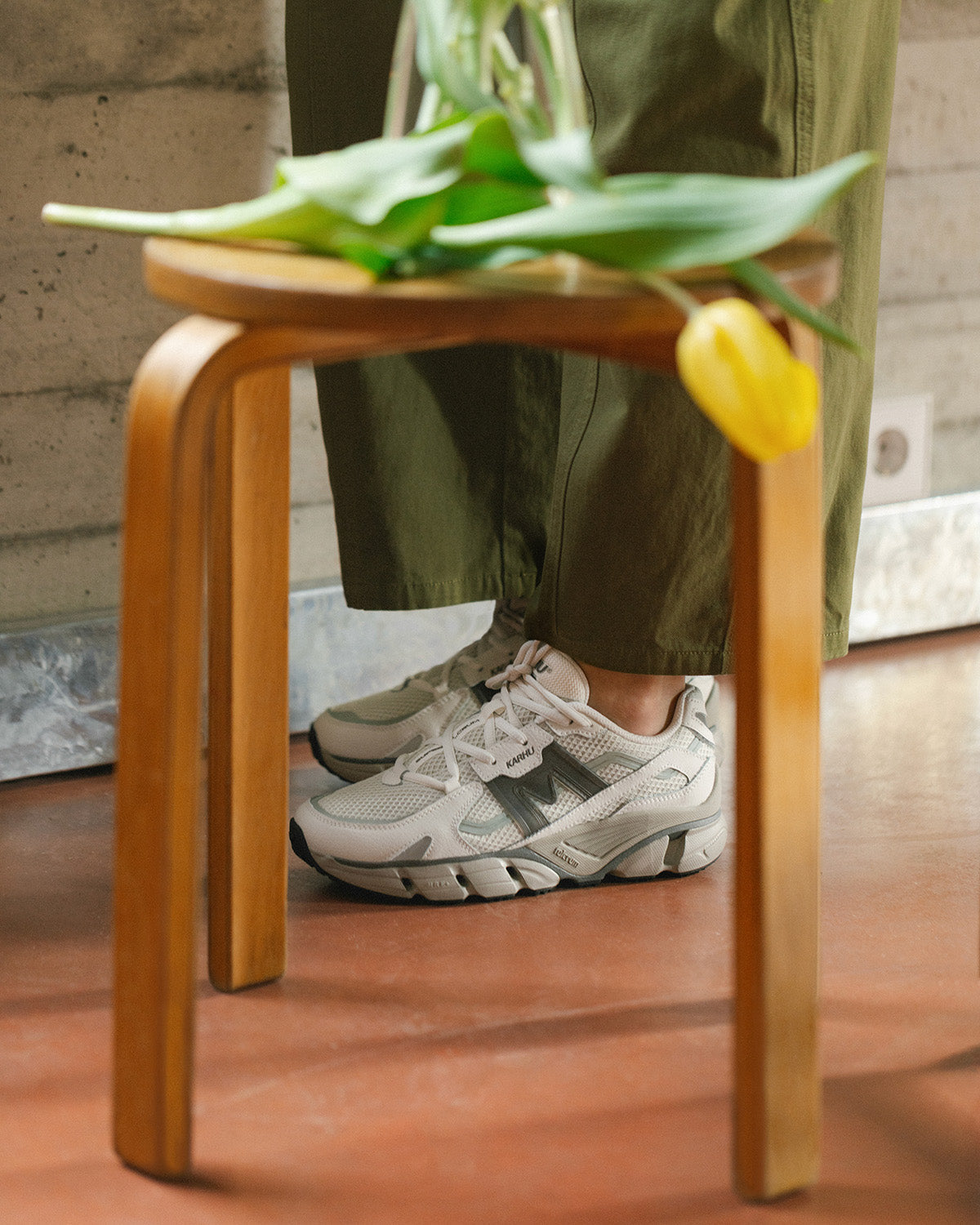 Karhu Super Fulcrum Blanc De Blanc / Dark Gull Gray - Lifestyle