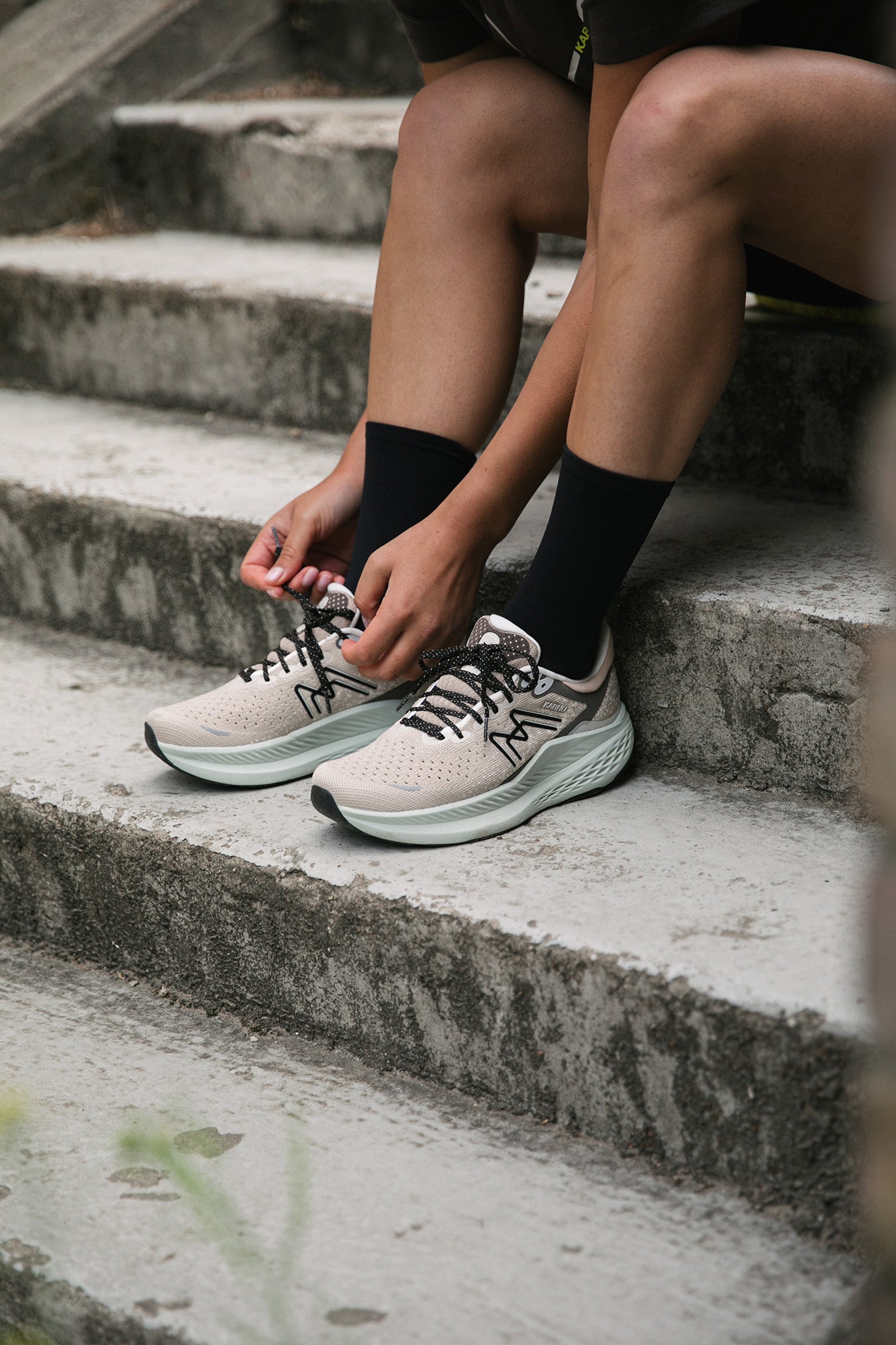 WOMEN'S MESTARI RUN 1.5 - DOESKIN / PALE AQUA