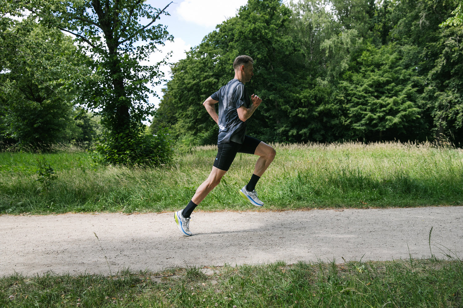 MEN'S MESTARI RUN 1.5 - WHITE / SKYDIVER