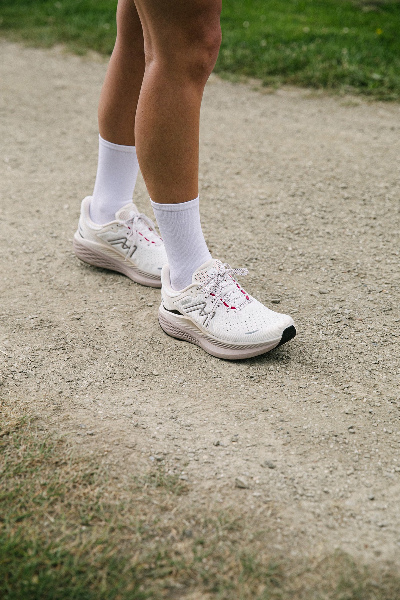WOMEN'S MESTARI RUN 1.5 - WHITE / PASTEL PARCHMENT