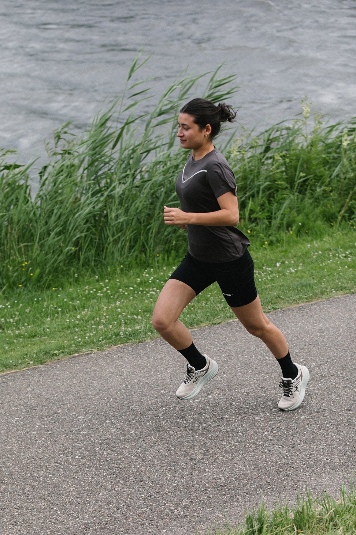 WOMEN'S MESTARI RUN 1.5 - DOESKIN / PALE AQUA