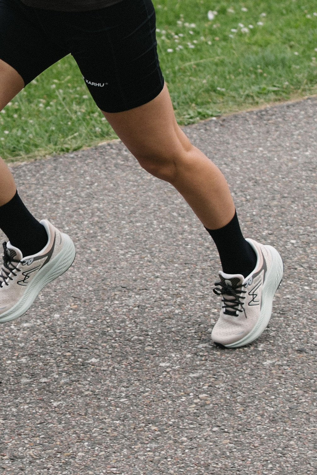 WOMEN'S MESTARI RUN 1.5 - DOESKIN / PALE AQUA